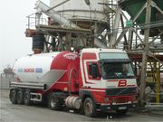 Loading spout for tanker loading